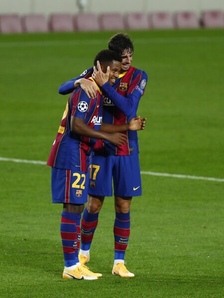 Barcelona easily beats Ferencv ros 5 1 in Champions League AP News